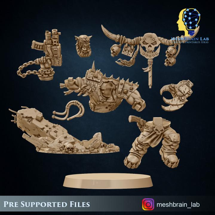 Ork Warboss with battle claw | Orks | 32mm | Meshbrain Labs